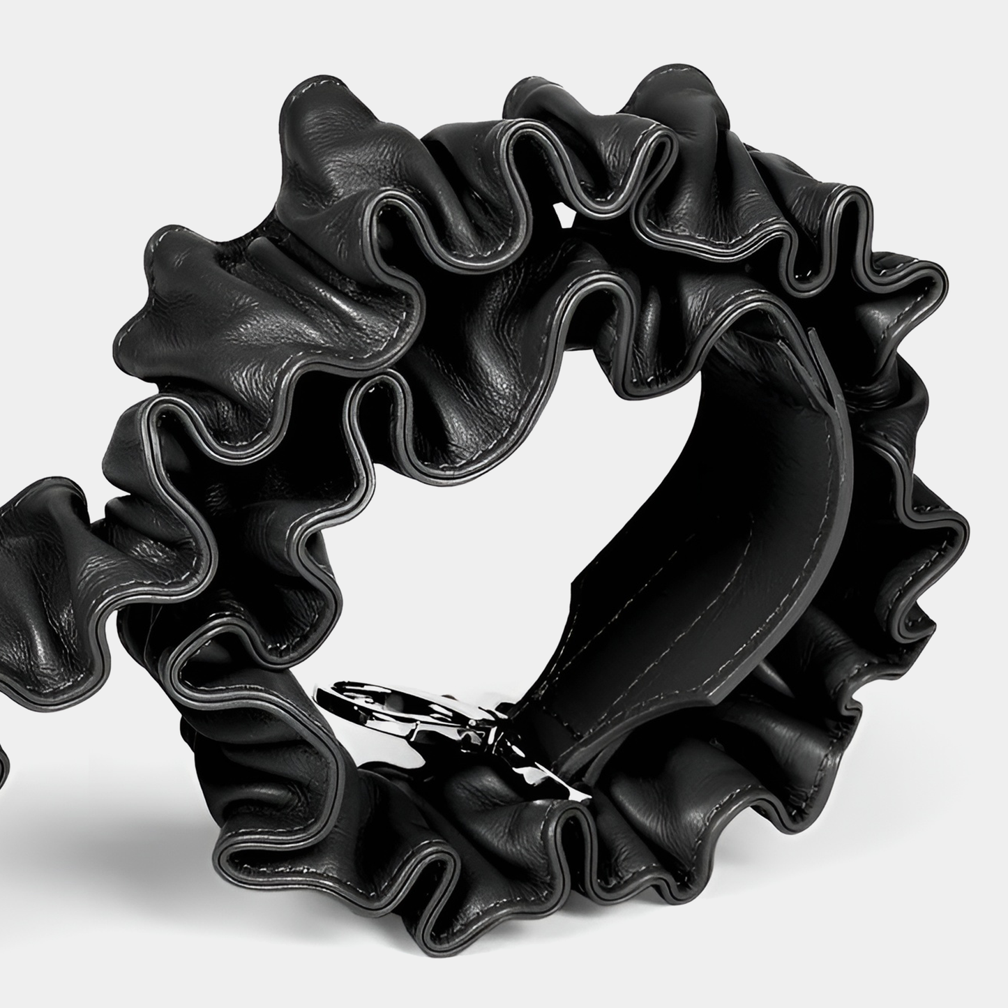 Correa Bolso pequeño en piel de vacuno en color negro para mujer