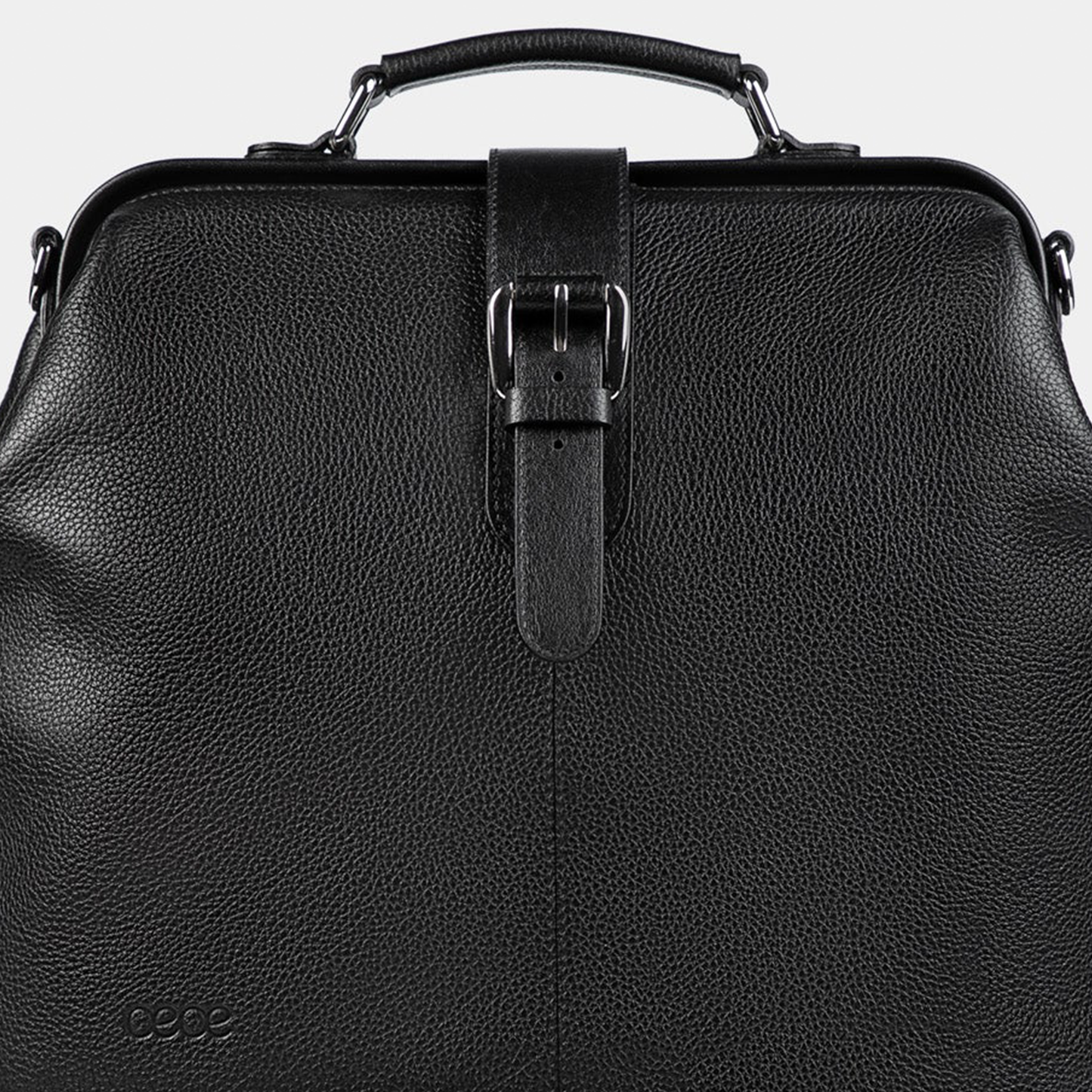 Mochila grande en piel de vacuno en color negro para hombre