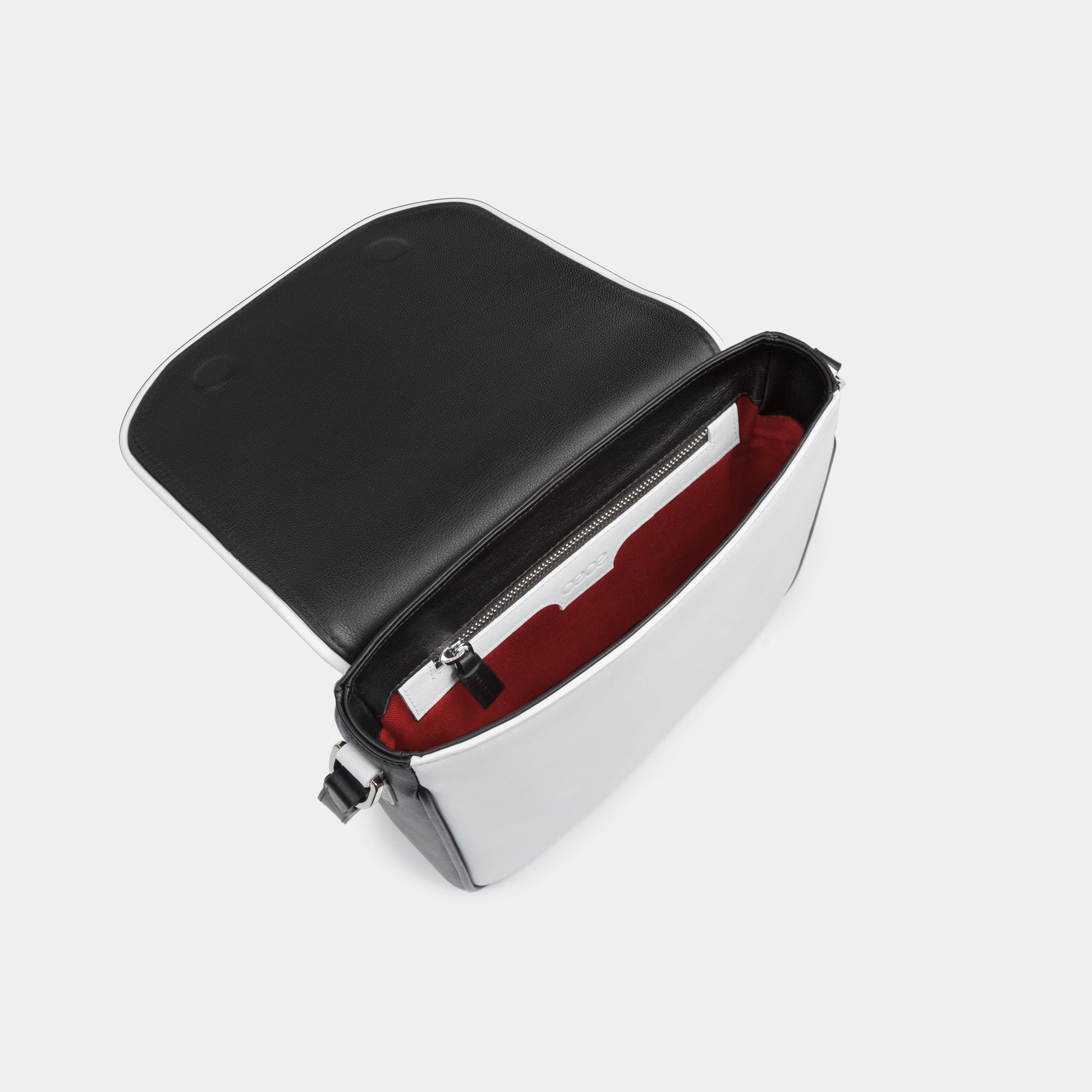 Bandolera pequeña en piel de vacuno  en color blanco/negro para mujer