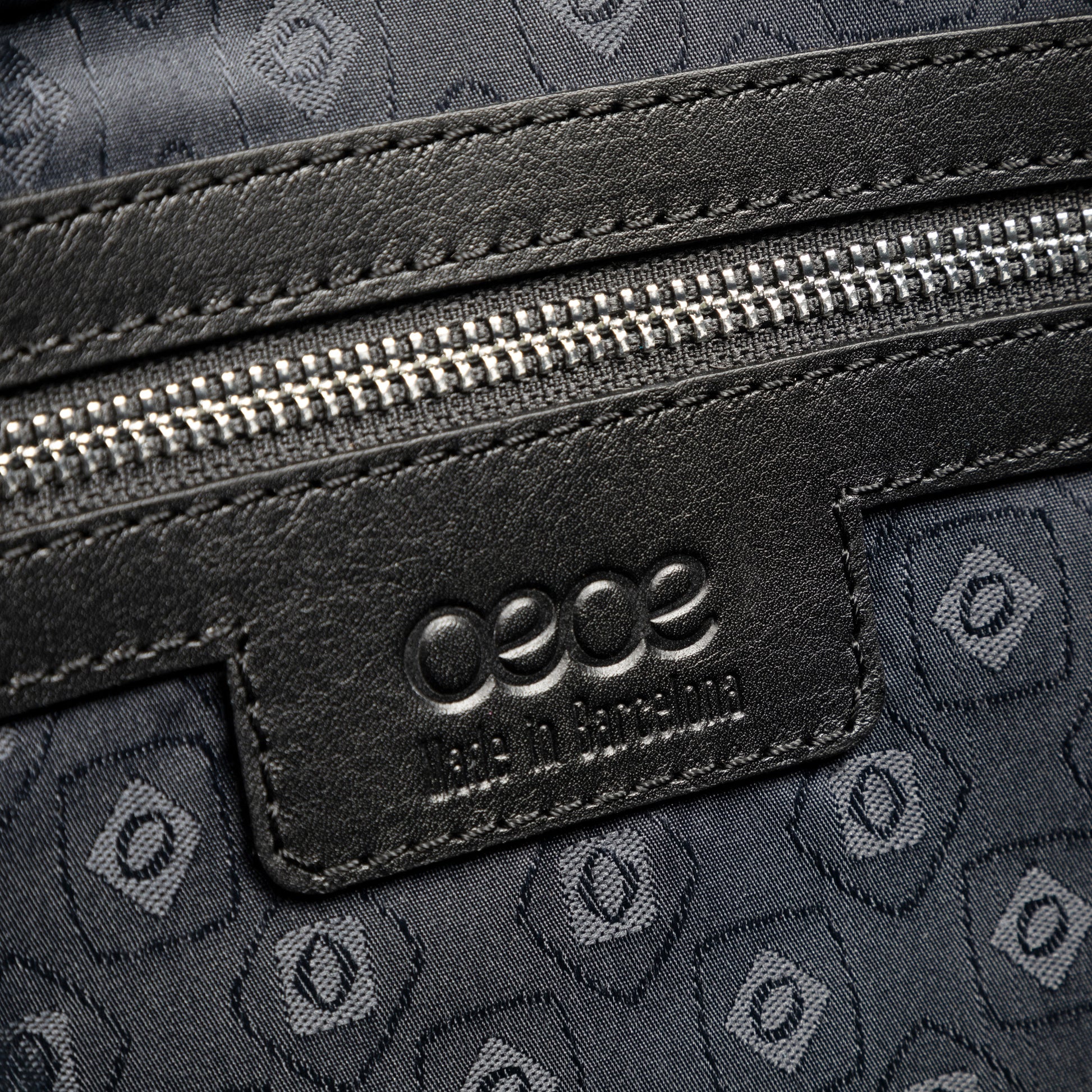 Bolso Ejecutivo  grande en piel de vacuno en color negro para hombre