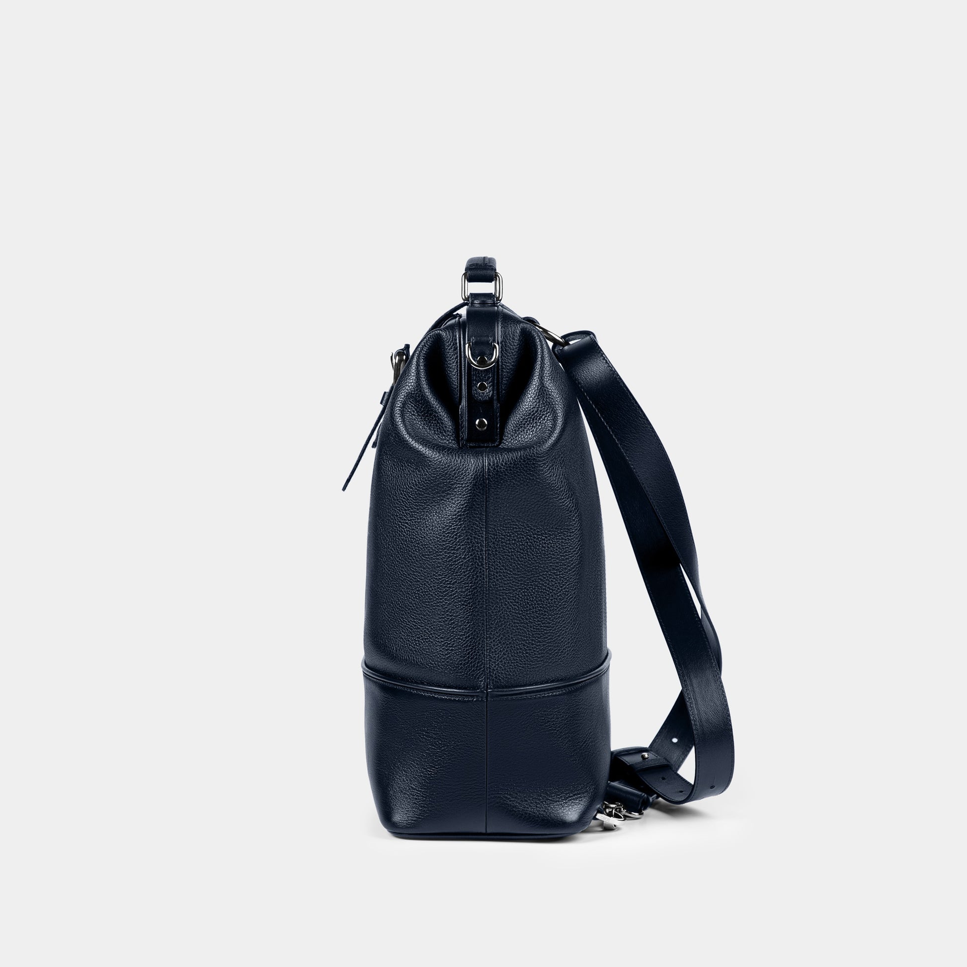 Mochila grande en piel de vacuno en color azul para hombre