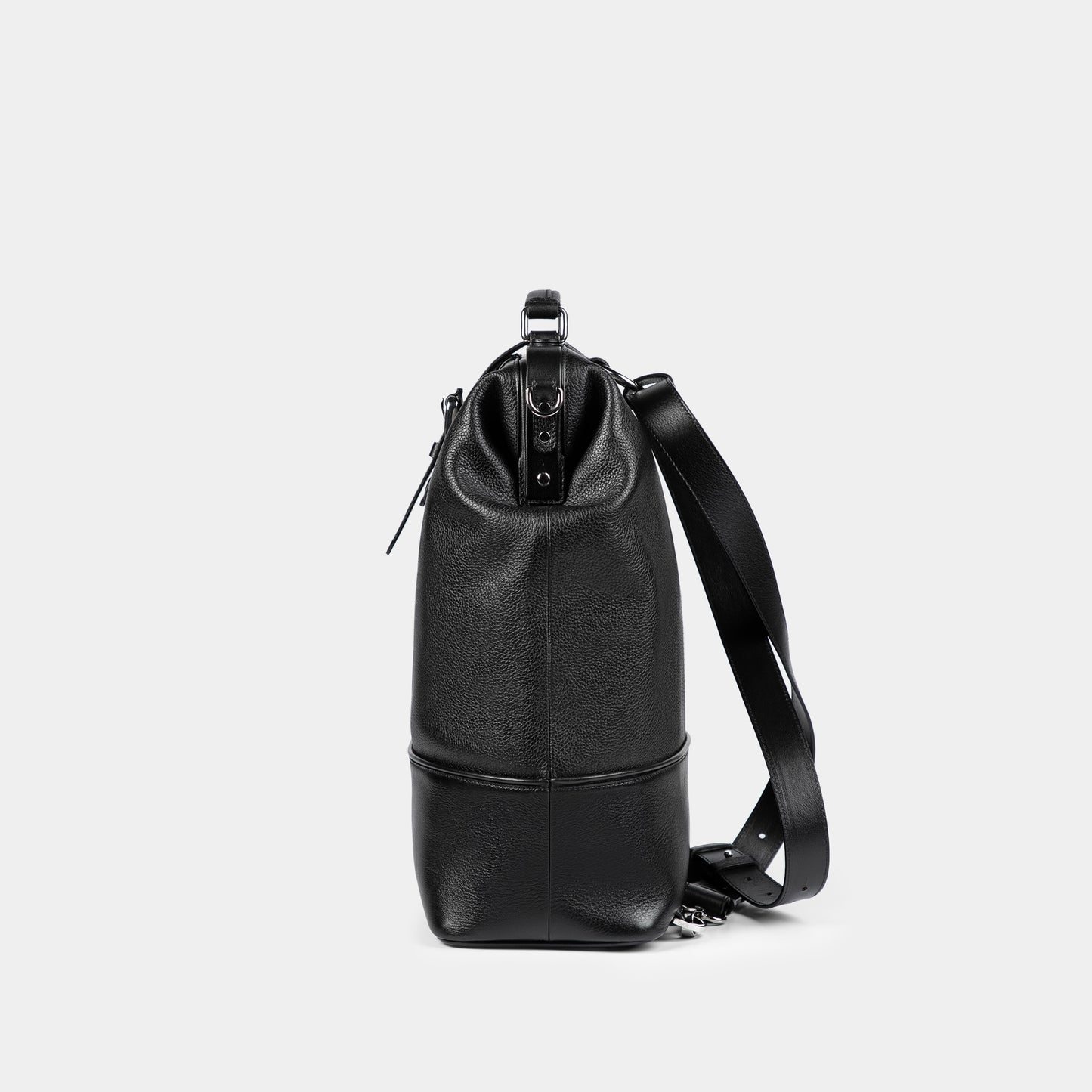 Mochila grande en piel de vacuno en color negro para hombre