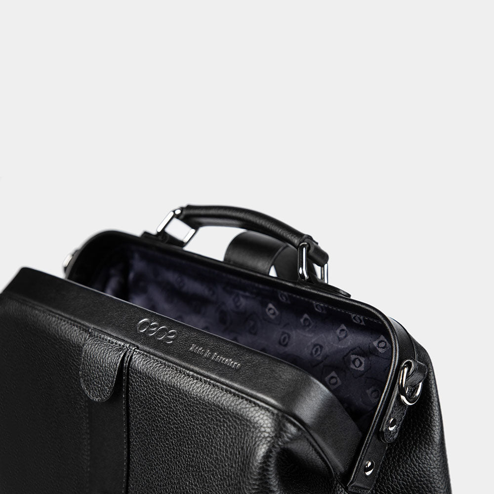 Mochila grande en piel de vacuno en color negro para hombre
