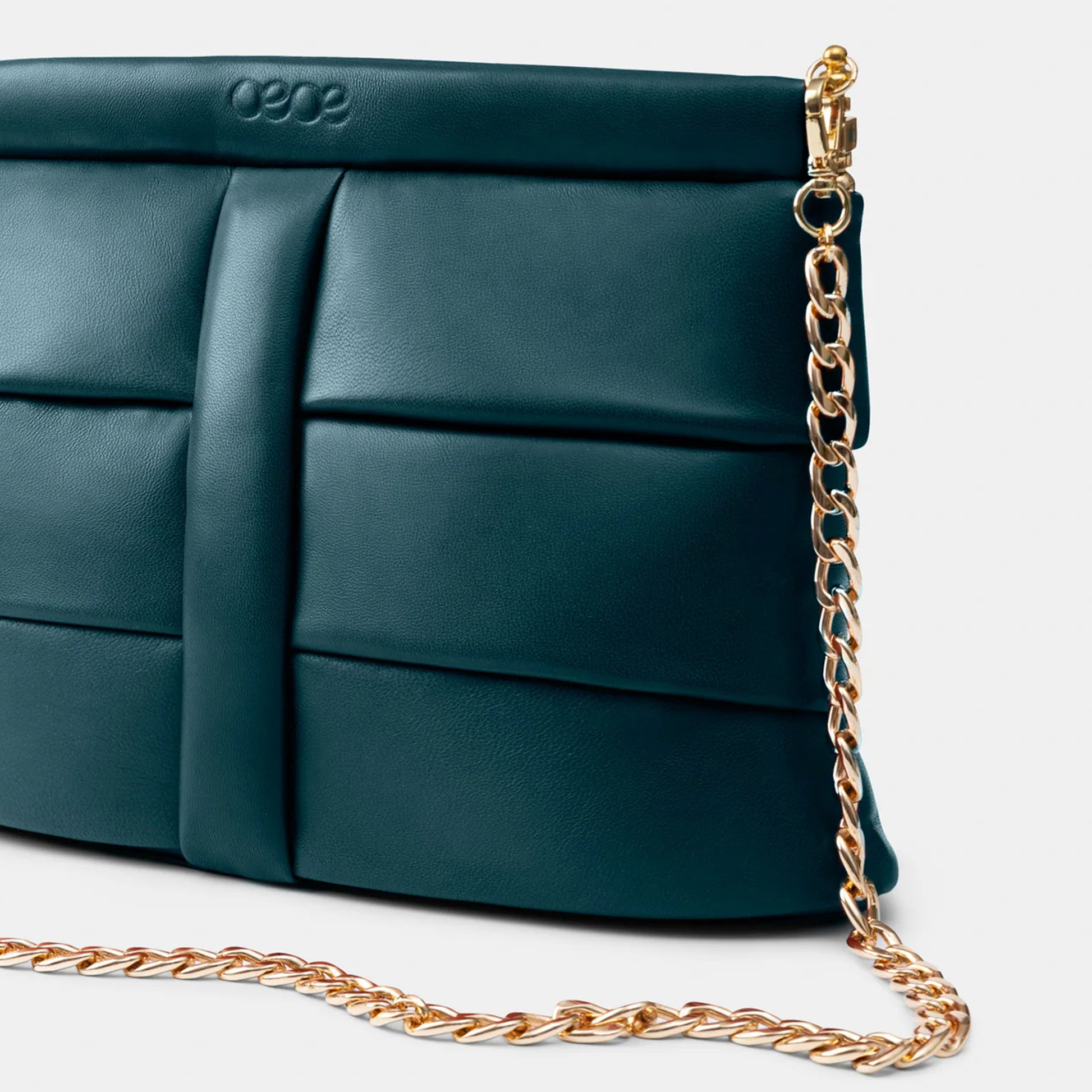 Bolso Clutch pequeño en piel de cordero en color verde para mujer