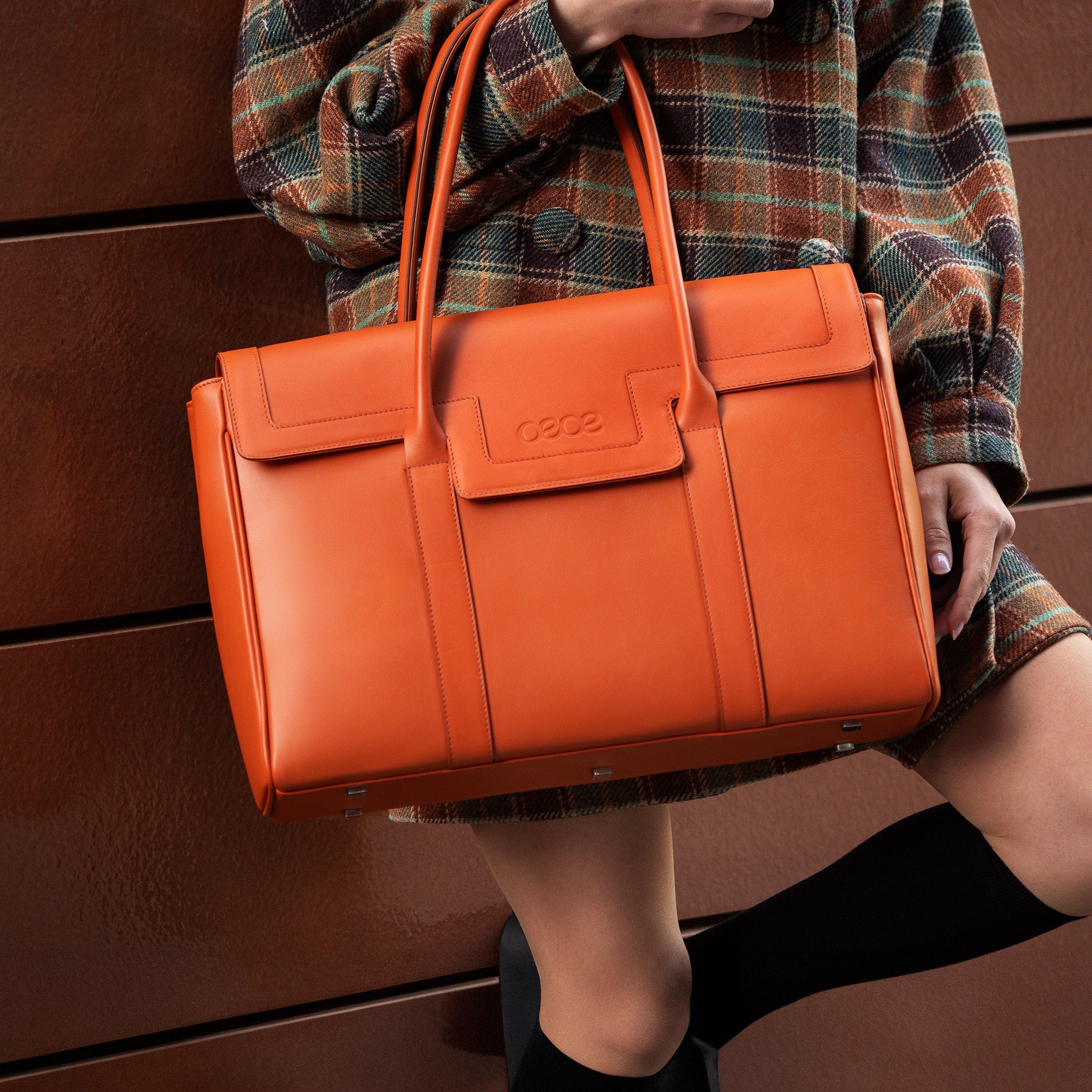 Bolso Ejecutivo grande en piel de vacuno en color naranja para mujer