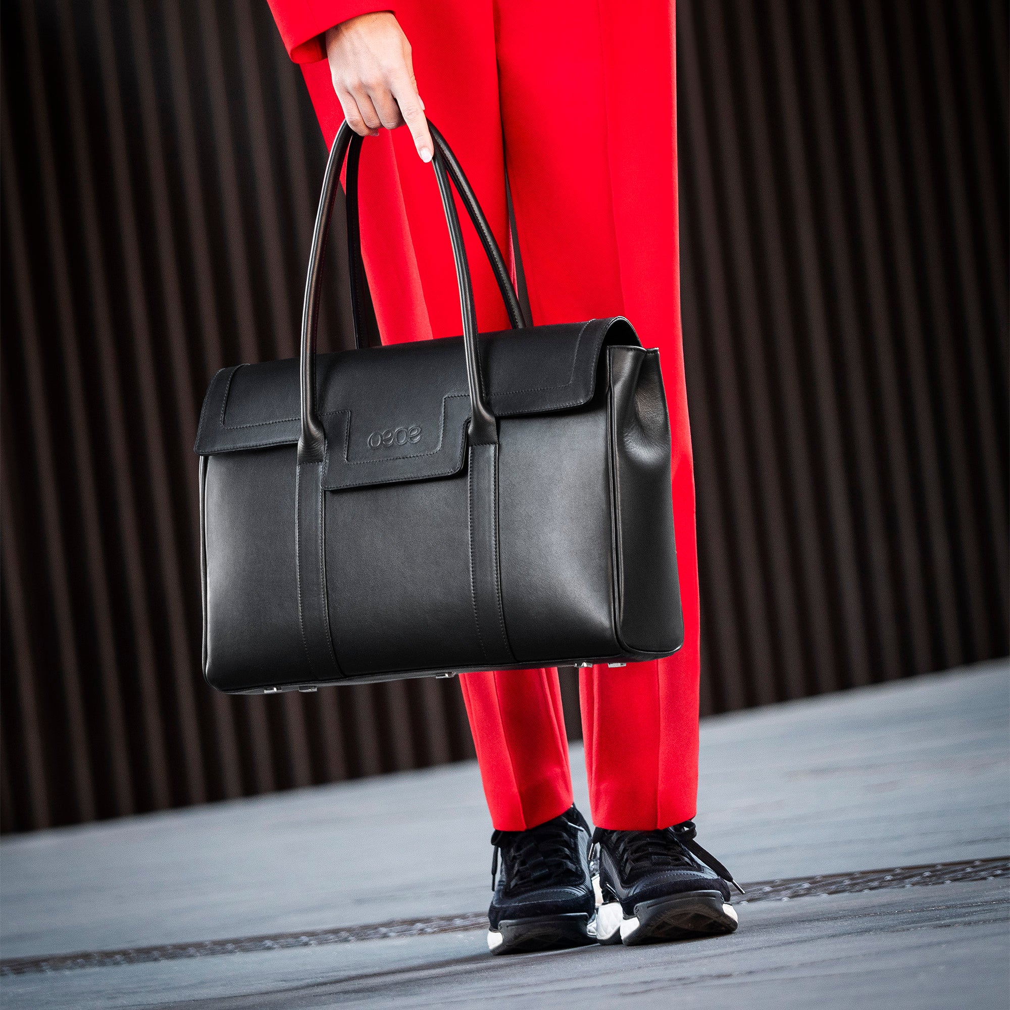 Bolso Ejecutivo grande en piel de vacuno en color negro para mujer