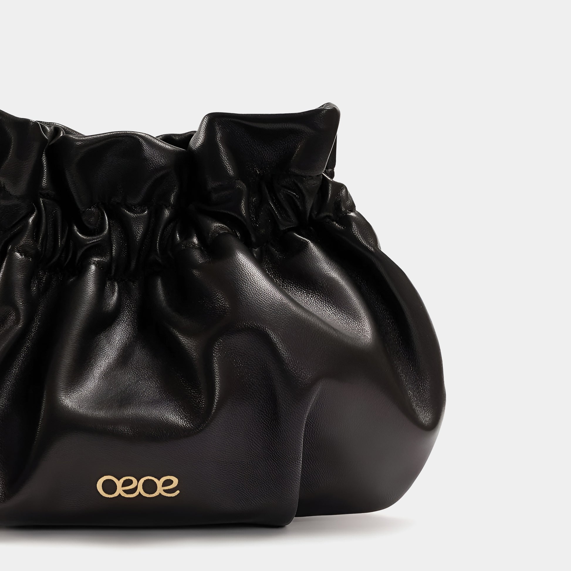 Minibolso pequeño en piel de cordero en color negro para mujer
