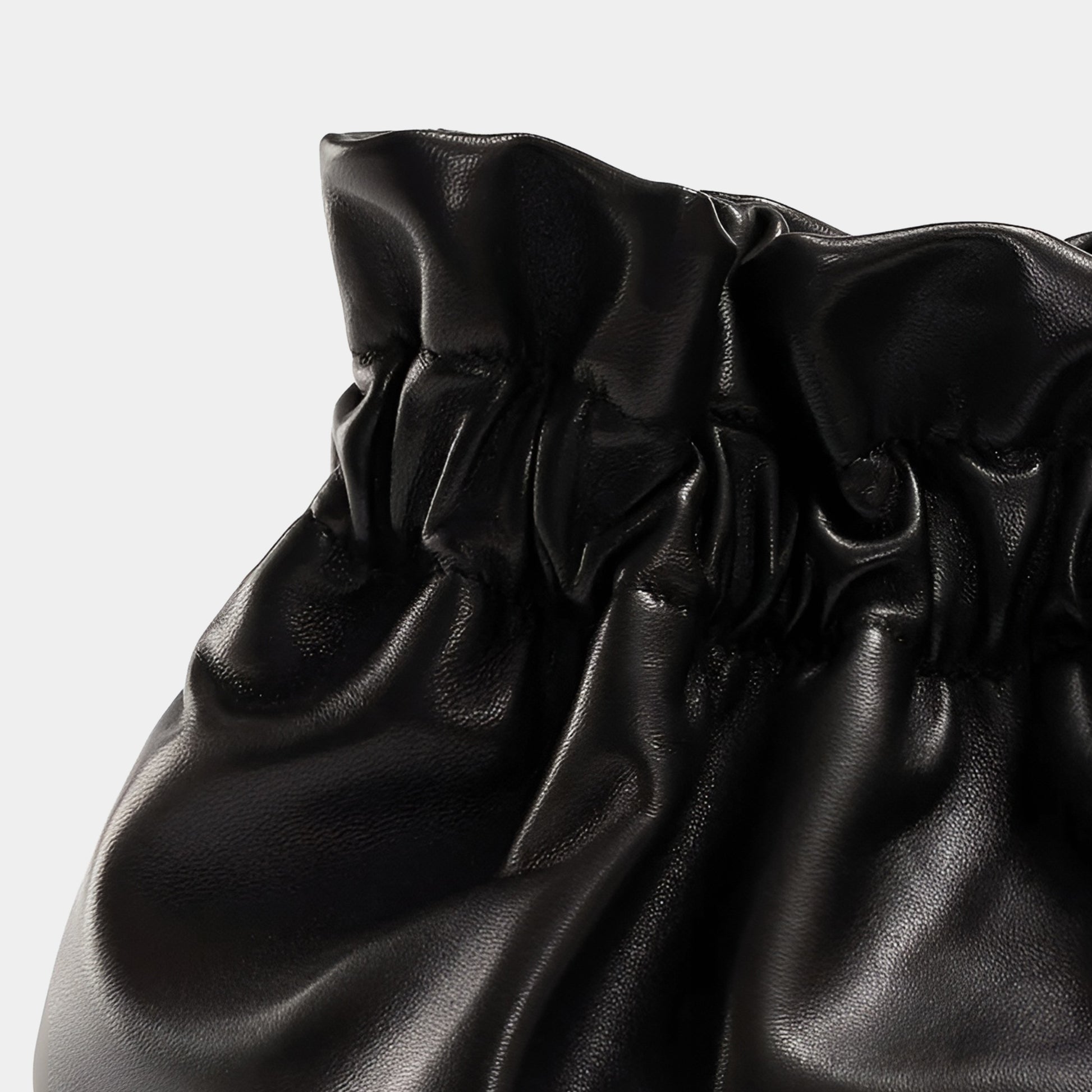 Minibolso pequeño en piel de cordero en color negro para mujer