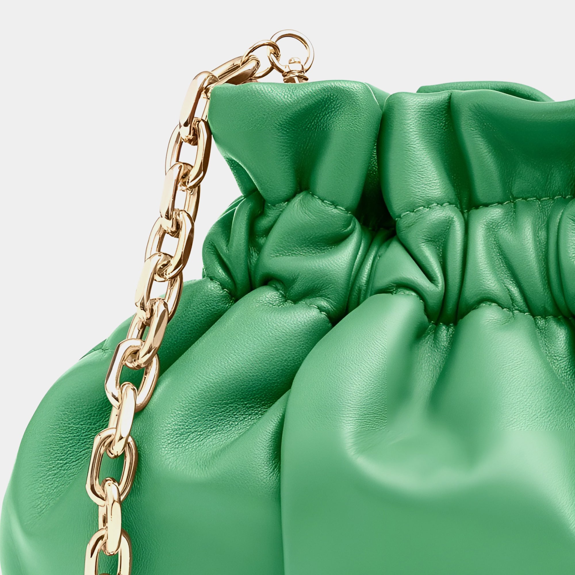 Minibolso pequeño en piel de cordero en color verde para mujer