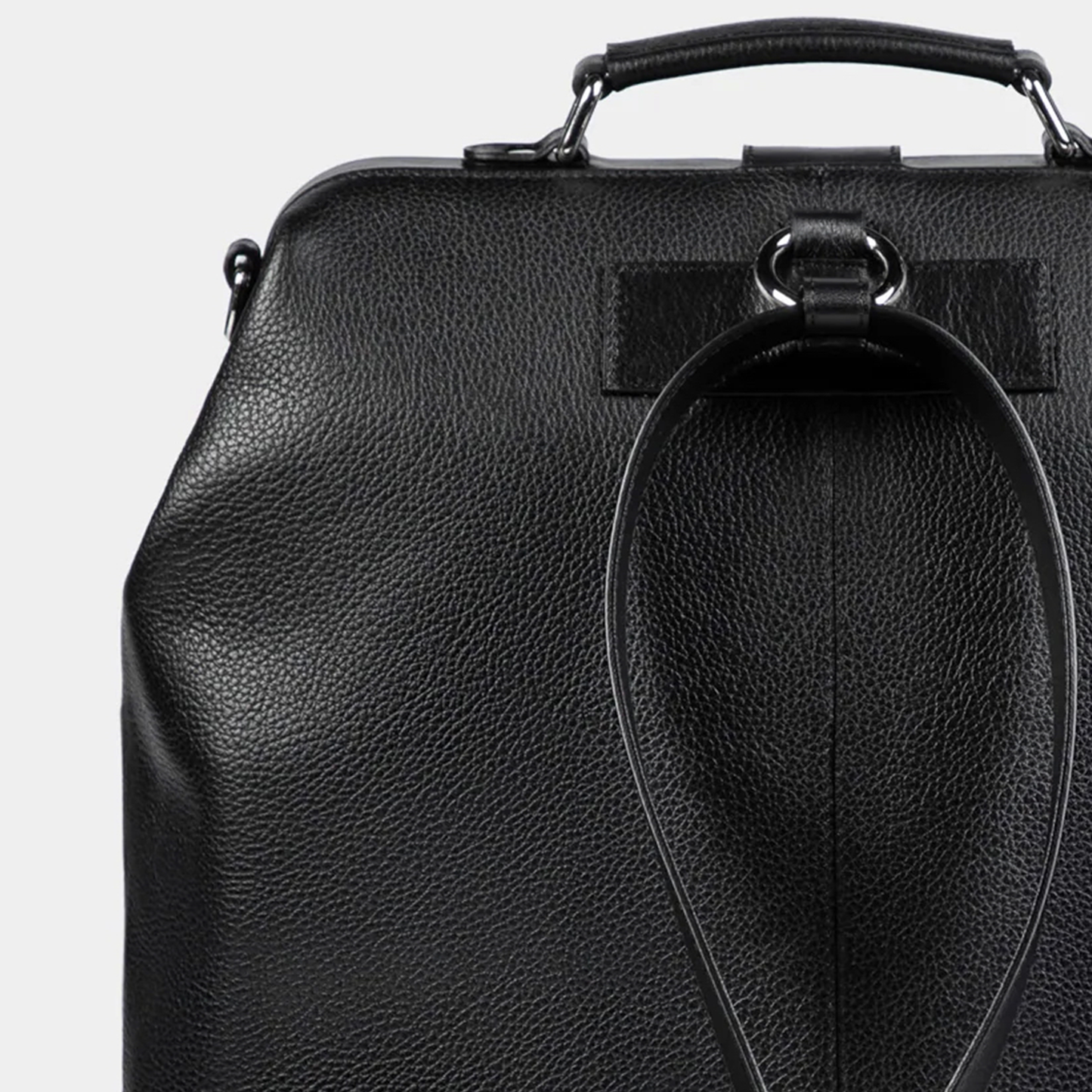 Mochila grande en piel de vacuno en color negro para hombre