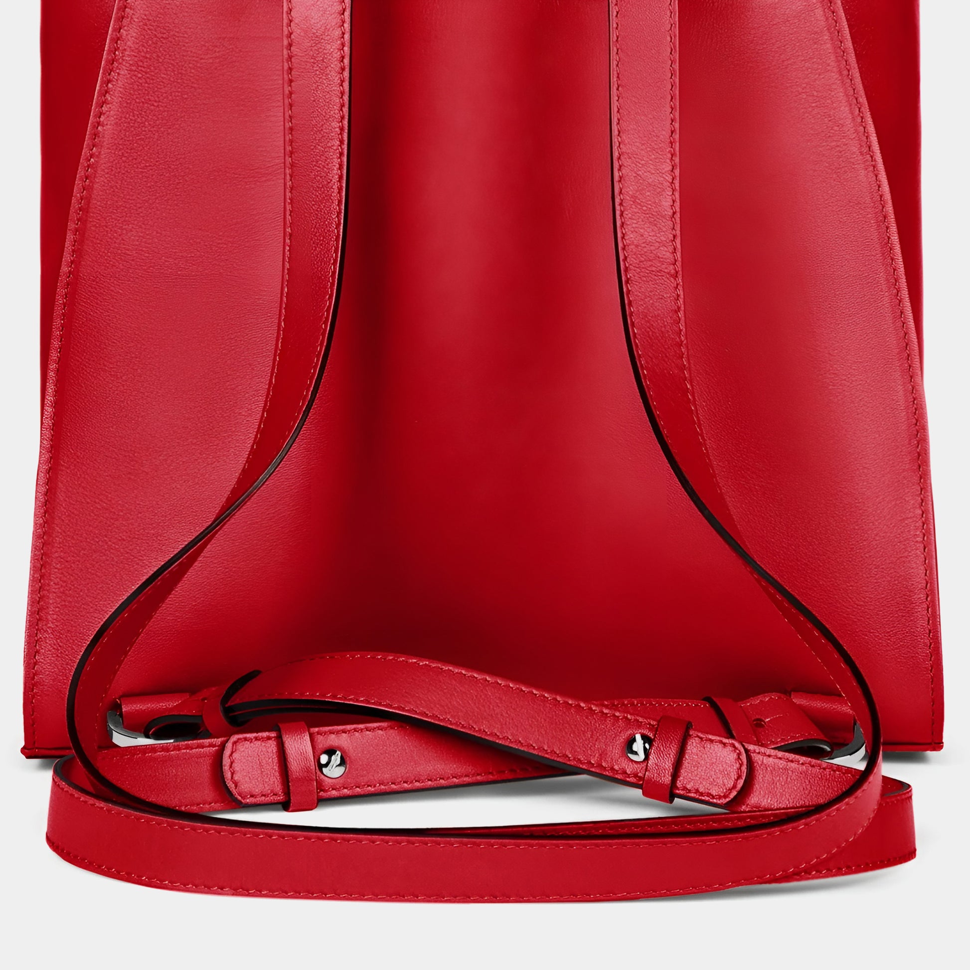 Mochila grande en piel de vacuno en color rojo para mujer