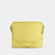 Bandolera pequeña en piel de vacuno en color amarillo para mujer