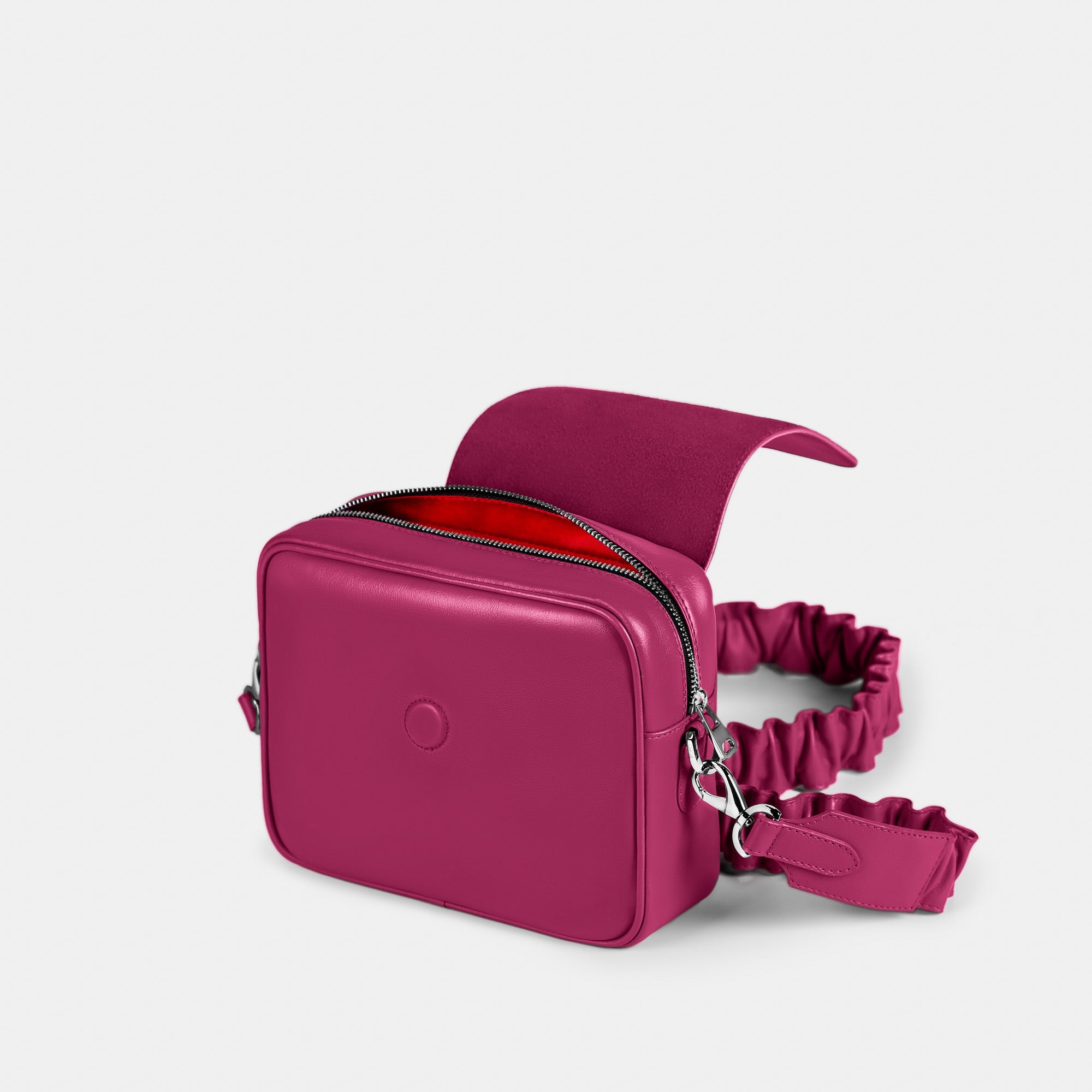 Bandolera pequeña en piel de vacuno en color fucsia para mujer