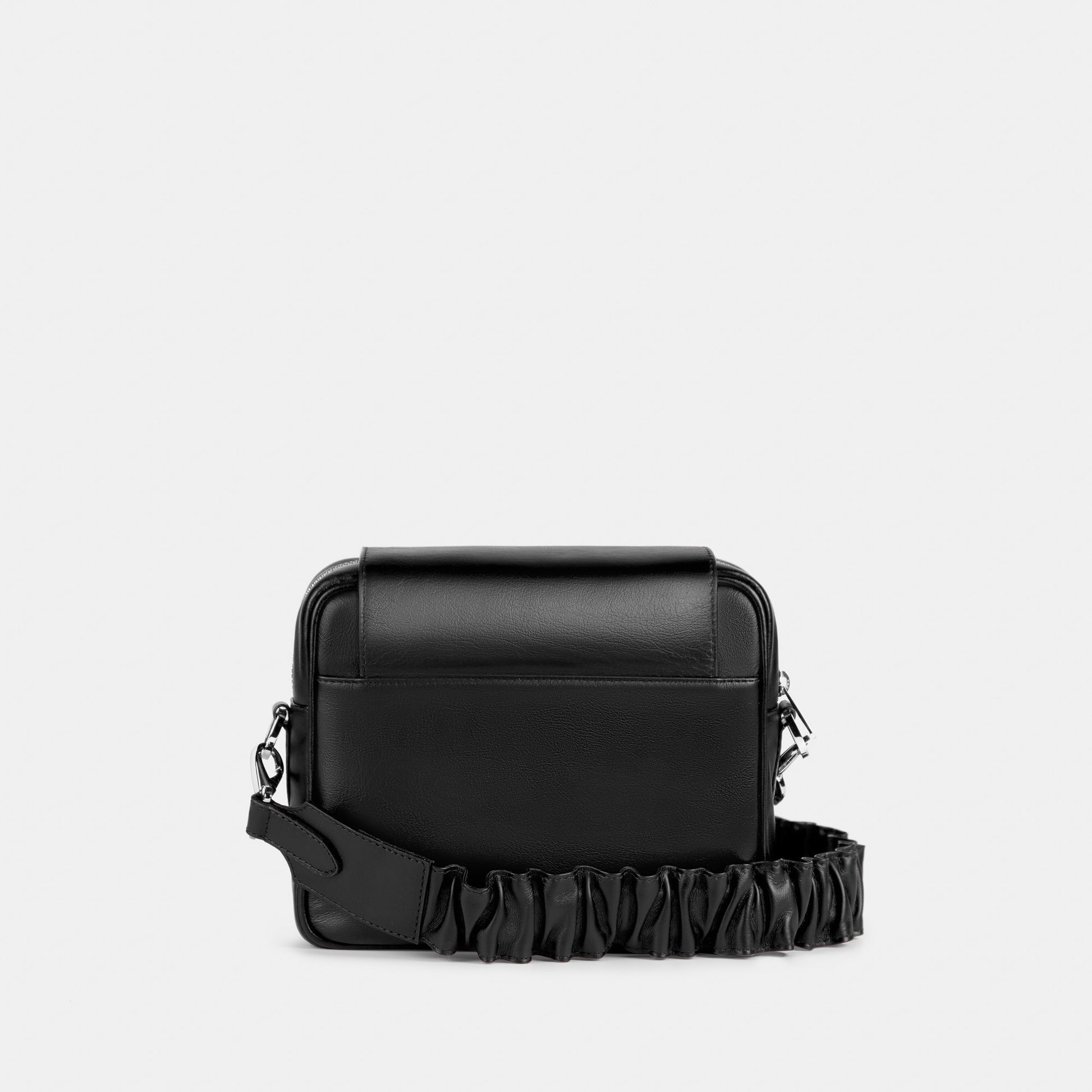 Bandolera pequeña en piel de vacuno en color negro para mujer