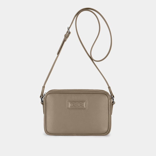 Bandolera pequeña en piel de vacuno en color taupe para mujer