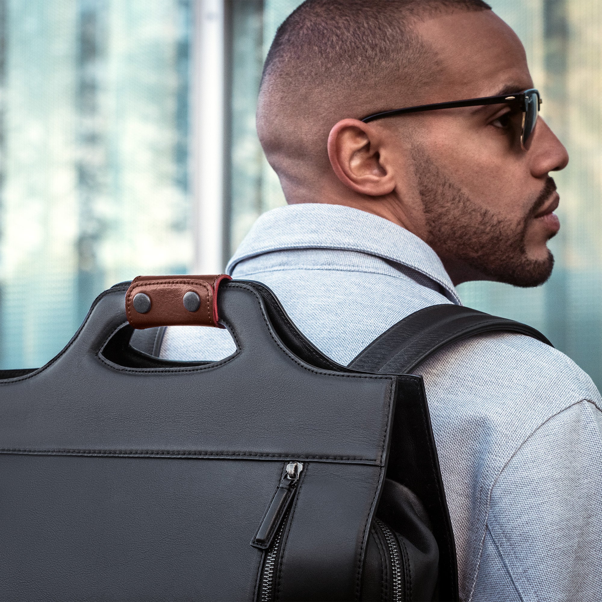 Bolso Ejecutivo  grande en piel de becerro en color negro para hombre