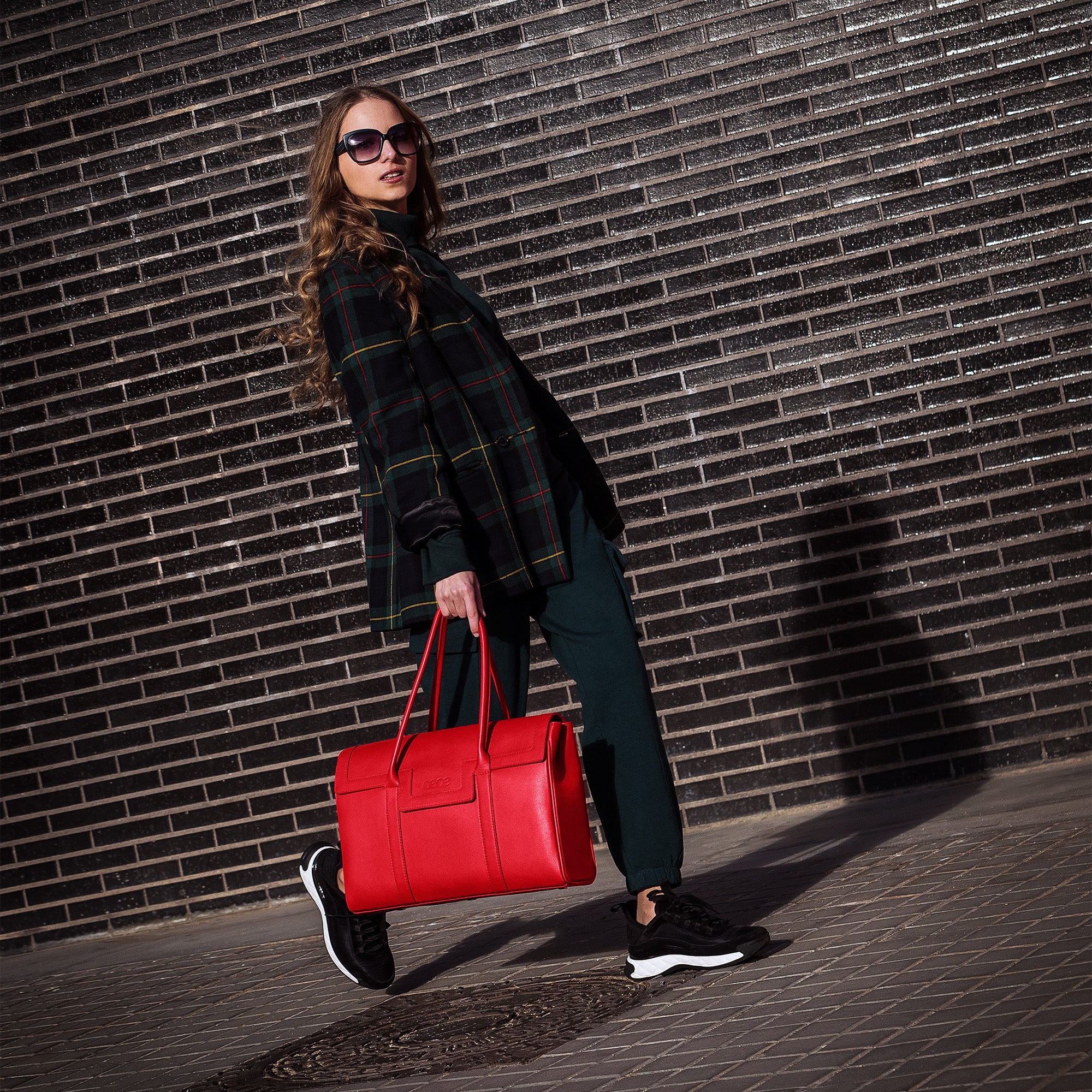 Bolso Ejecutivo grande en piel de vacuno en color rojo para mujer