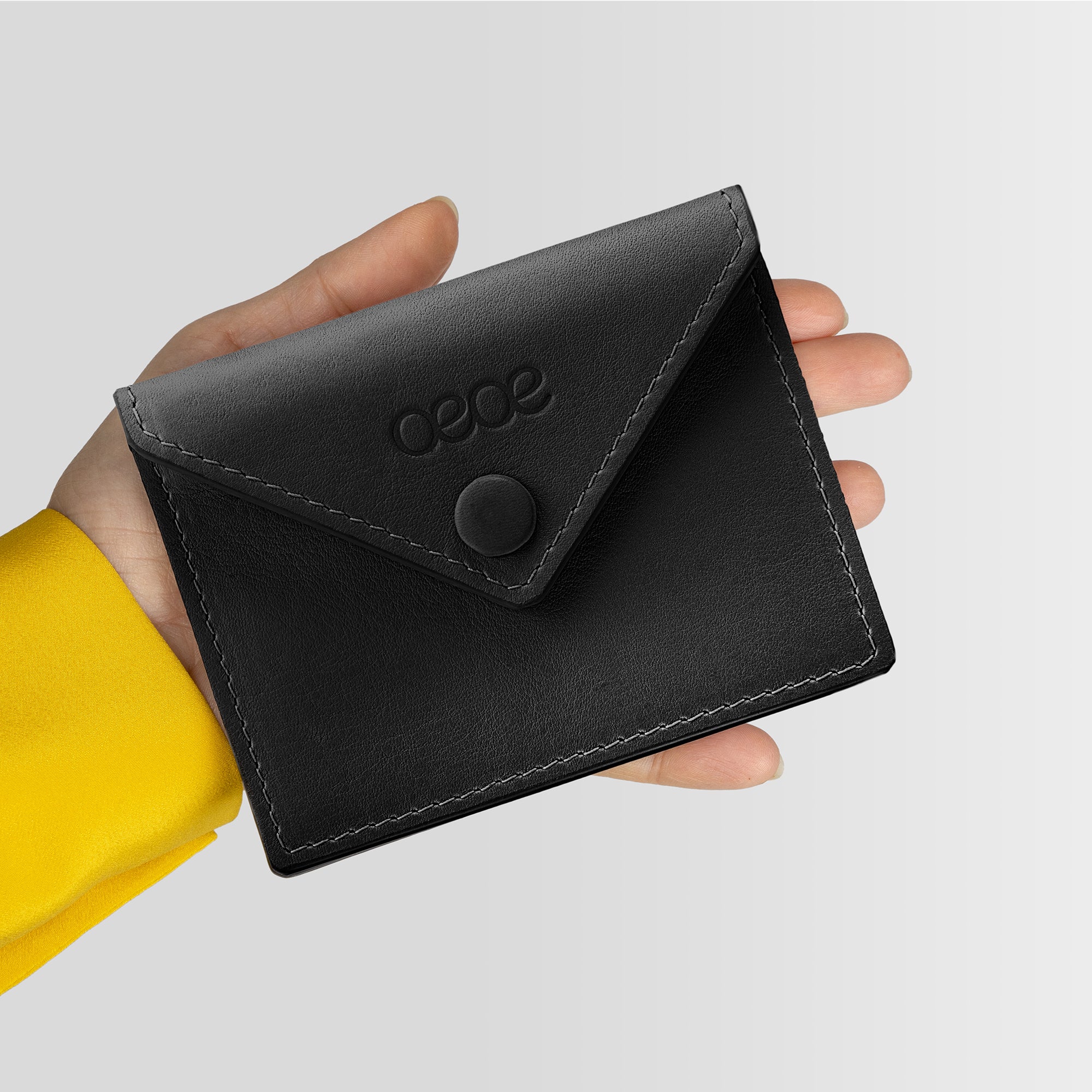 Cartera pequeña en piel de vacuno en color negro para mujer