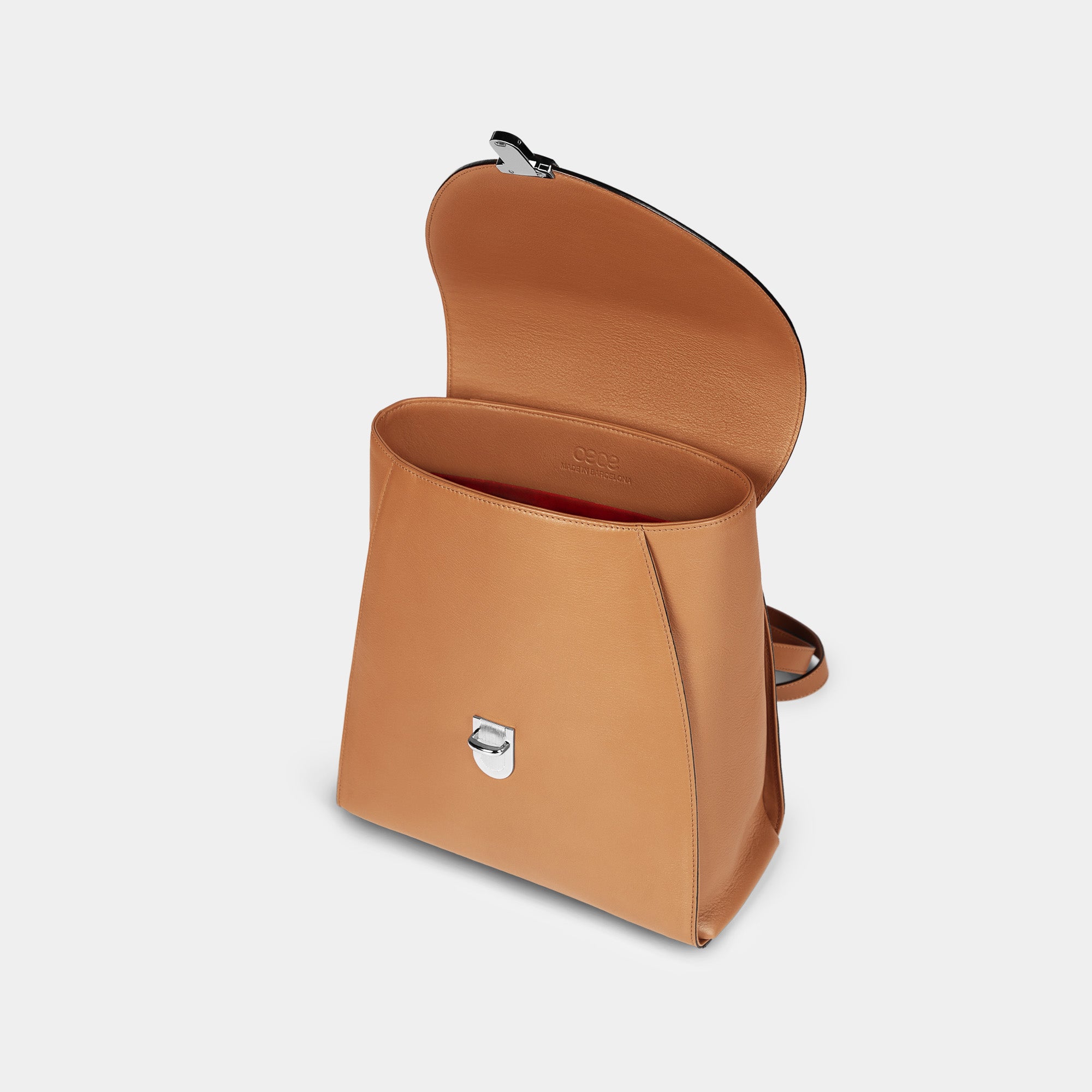 Mochila grande en piel de vacuno en color camel para mujer