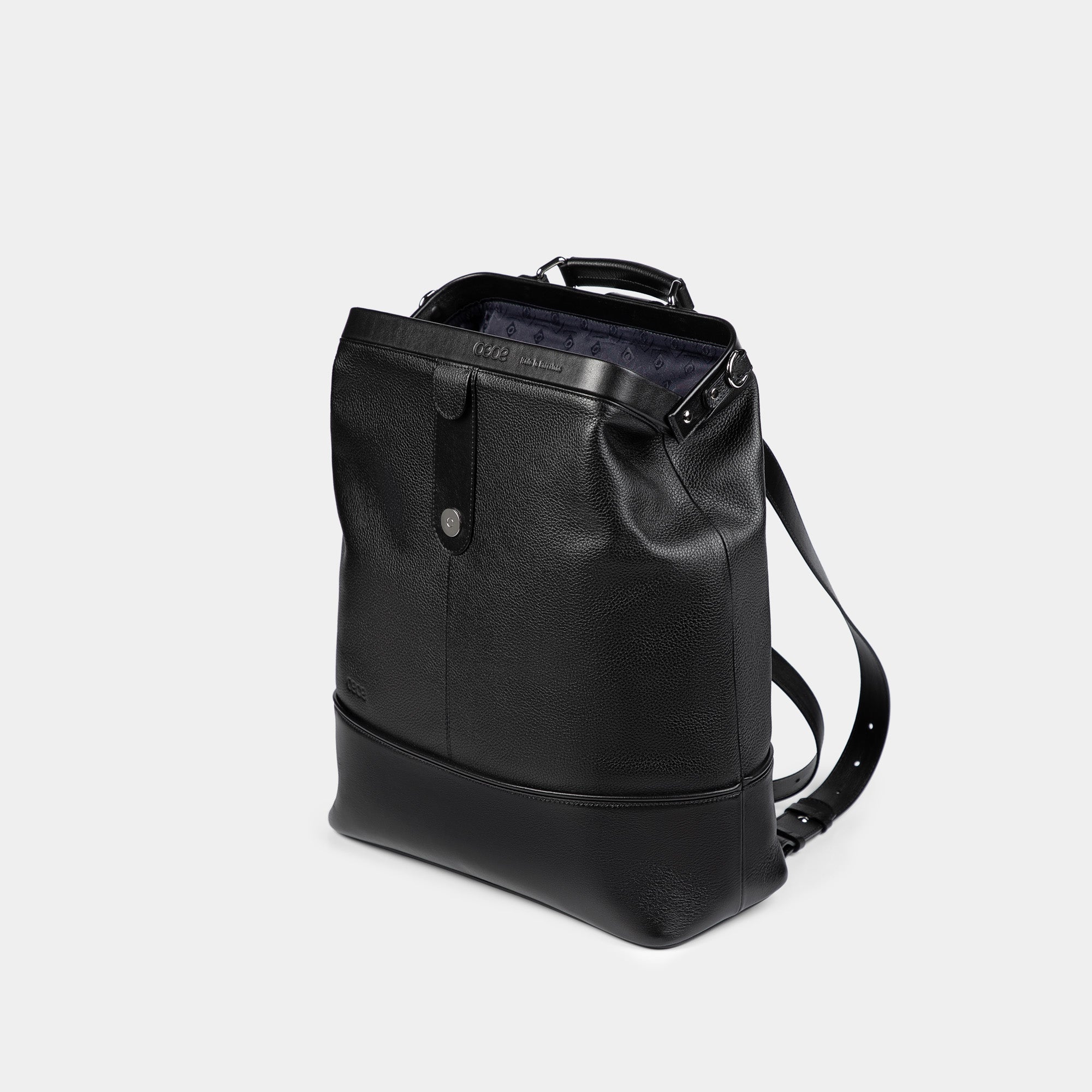 Mochila grande en piel de vacuno en color negro para hombre