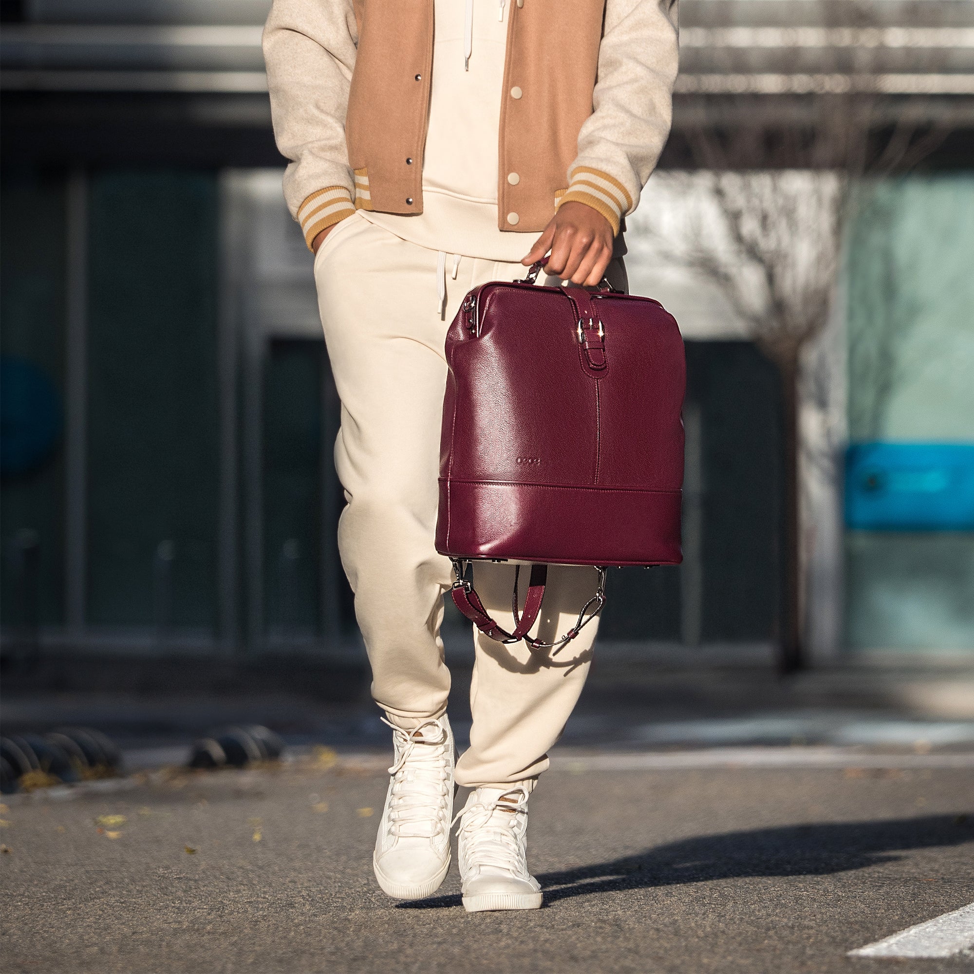 Mochila grande en piel de vacuno en color rojo para hombre